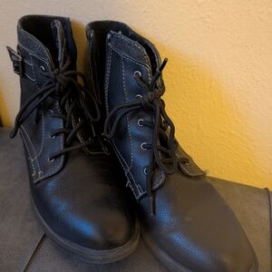 Sporto Black Lace-Up Combat Boots with Contrast Stitching